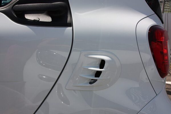 This is the Air Intake Scoop by Smart Power Design. It can be installed on every Smart Fortwo 453 and its color is white.