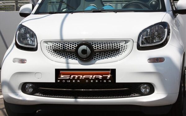 This is the new Smart Fortwo W453. Its front end is tuned with carbon kits like the Front Grille and the Trim Strip Piece in carbon finish.