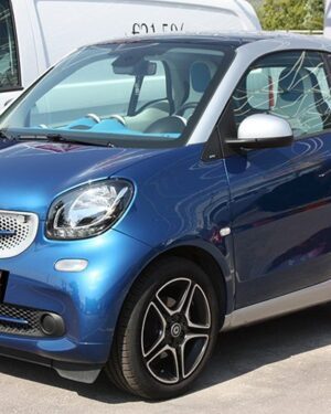 This is the new Smart Fortwo 453, in Midnight Blue Metallic Edition, tuned by Smart Power Design.