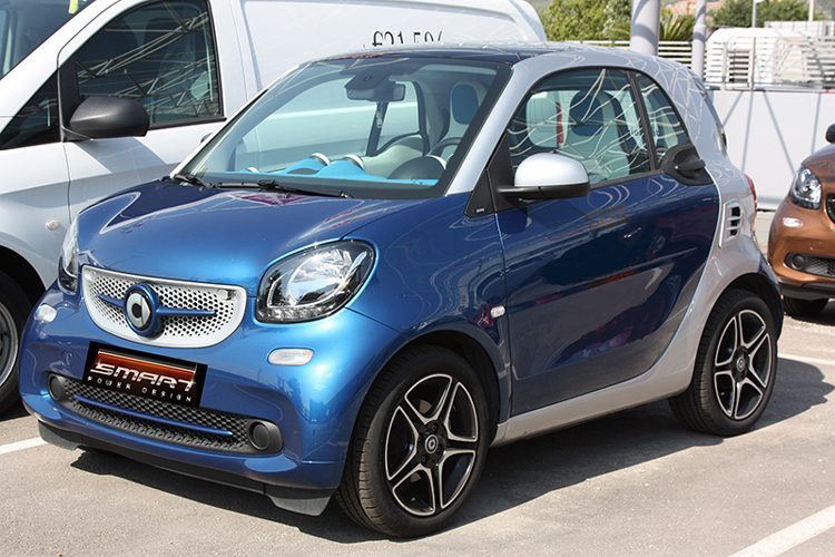 This is the new Smart Fortwo 453, in Midnight Blue Metallic Edition, tuned by Smart Power Design.
