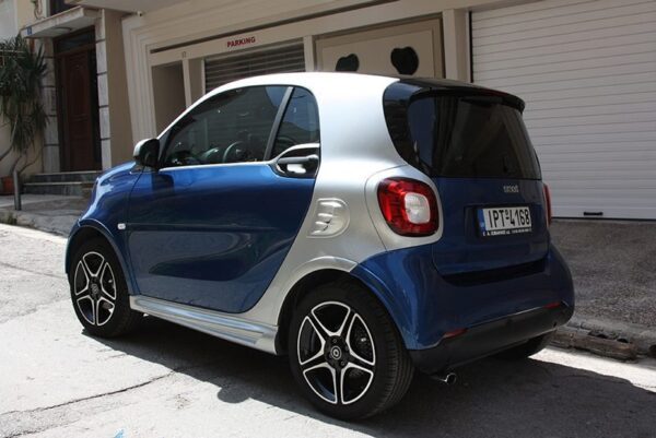 This is the rear side view of a Smart Fortwo 453 with installed the Fender Flares, the Air scoop and the Side Skirts.