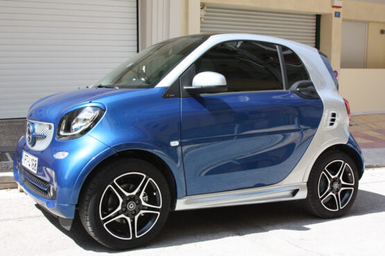 This is the side view of a Smart Fortwo 453 with installed the Fender Flares (in Midnight Blue with Silver Tridion color) , the Side Skirts and the Air Scoop.