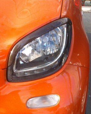 This is the left Headlight's Eyebrow that can be installed on the Smart Fortwo 453, in Look Carbon finish.