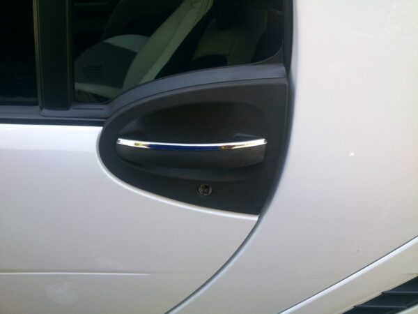 These are chrome accessories for the Door Handle of the Smart Fortwo 451.