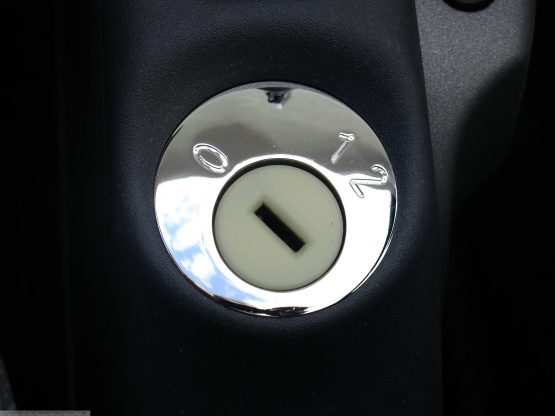 Ignition lock plate in chrome for smart fortwo 450